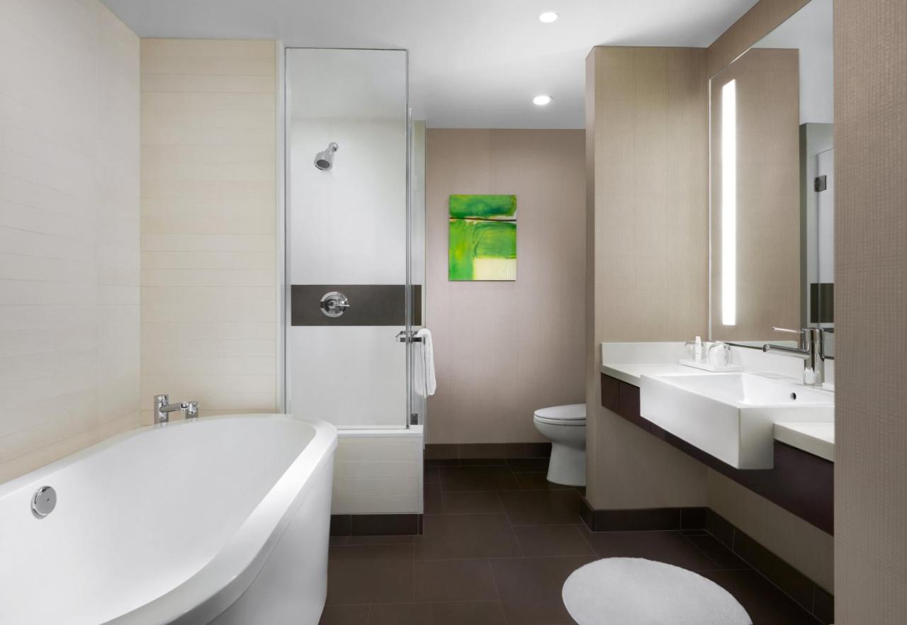 Executive Corner Suite