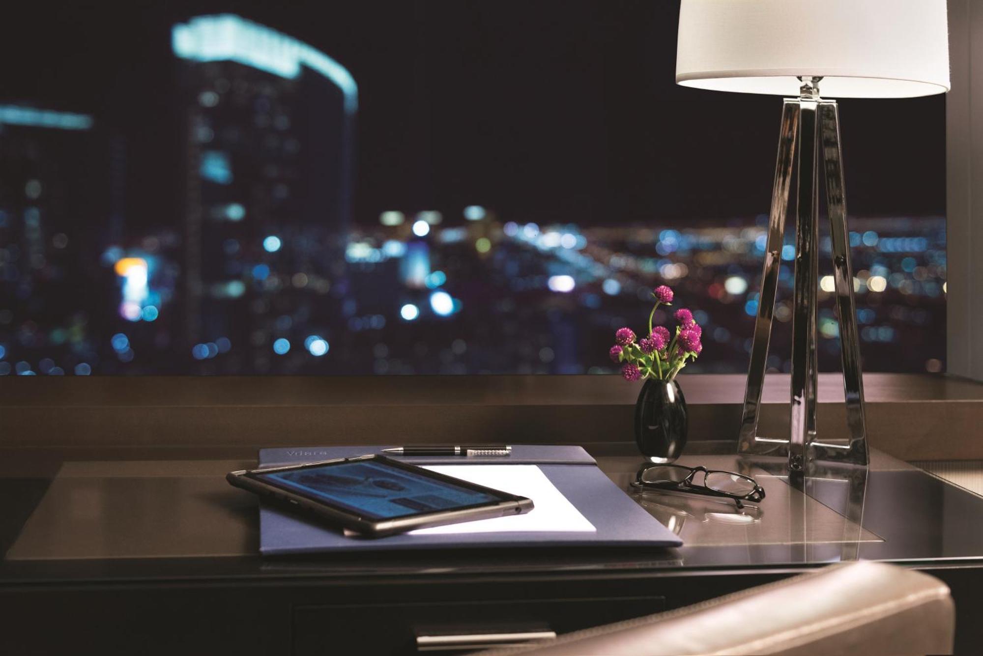 Executive Corner Suite